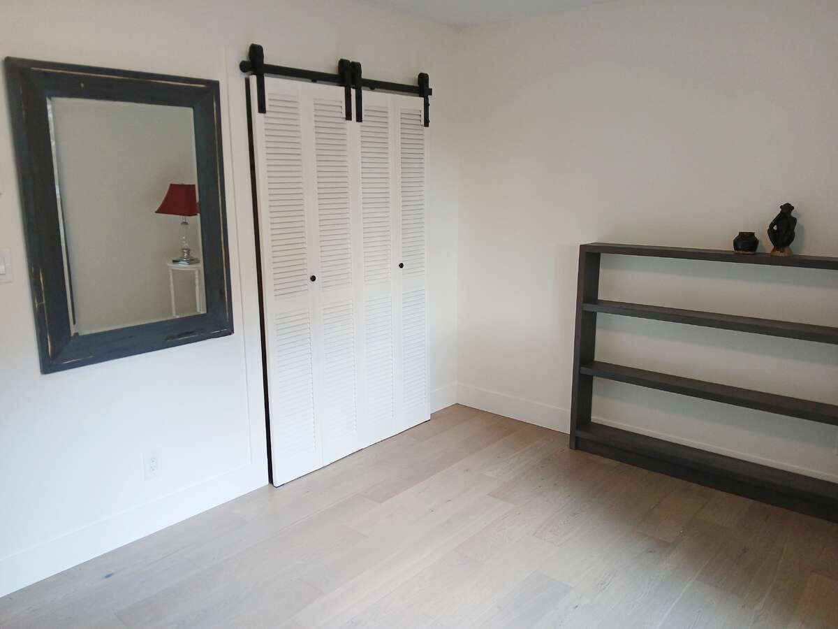 Second upstairs bedroom