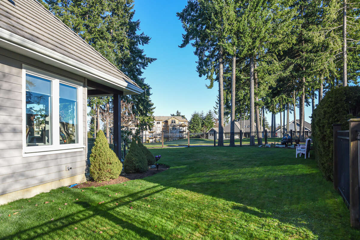 West Side View & Yard