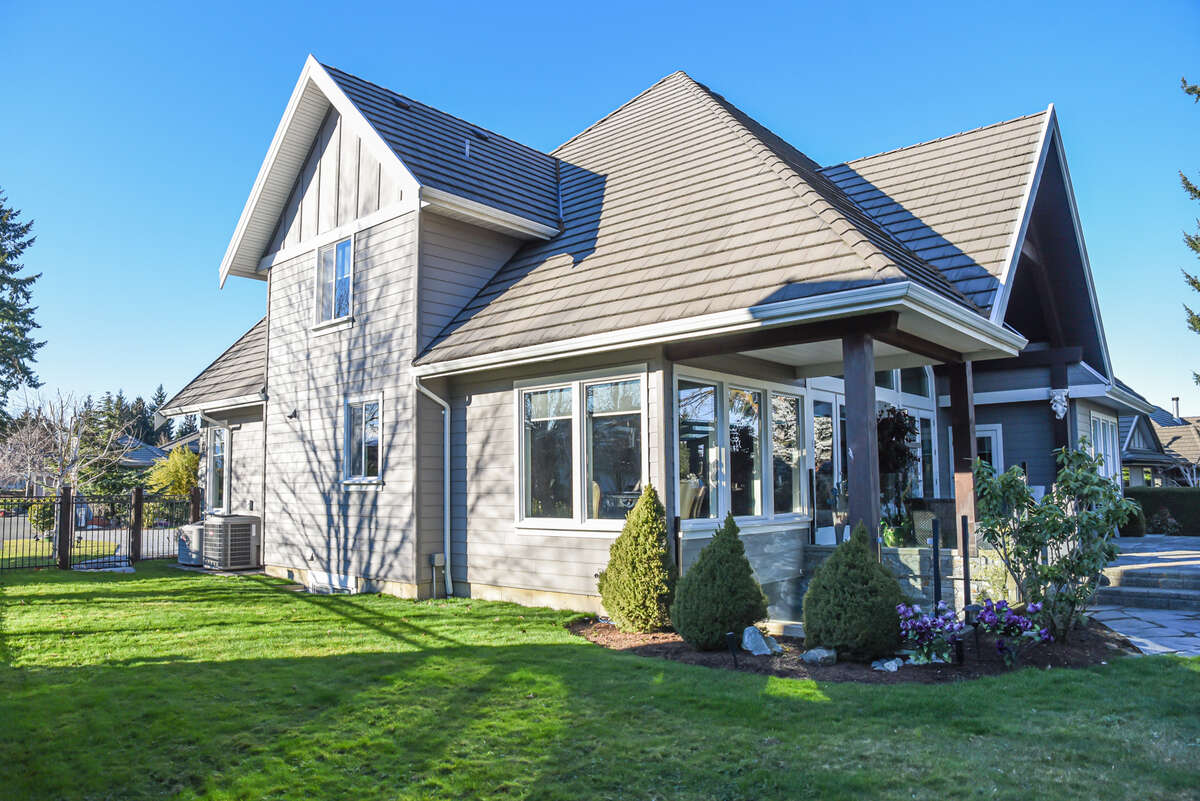 West Side View & Yard