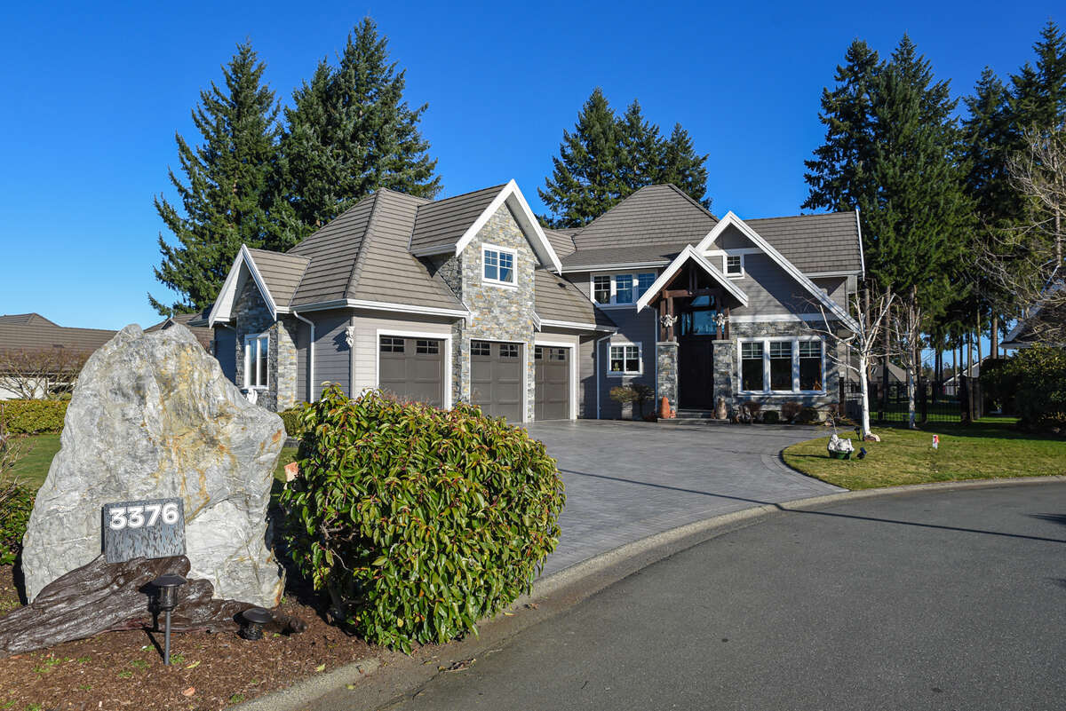 Front of House into Driveway