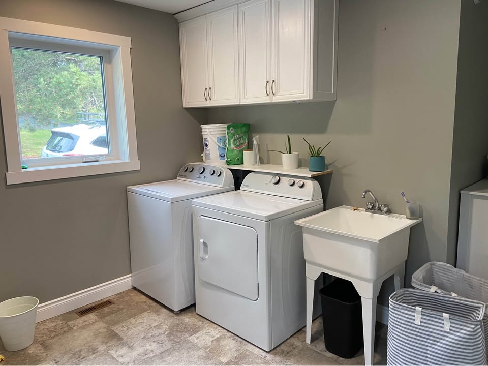 Newly built 3 bedroom family home on Abram Lake