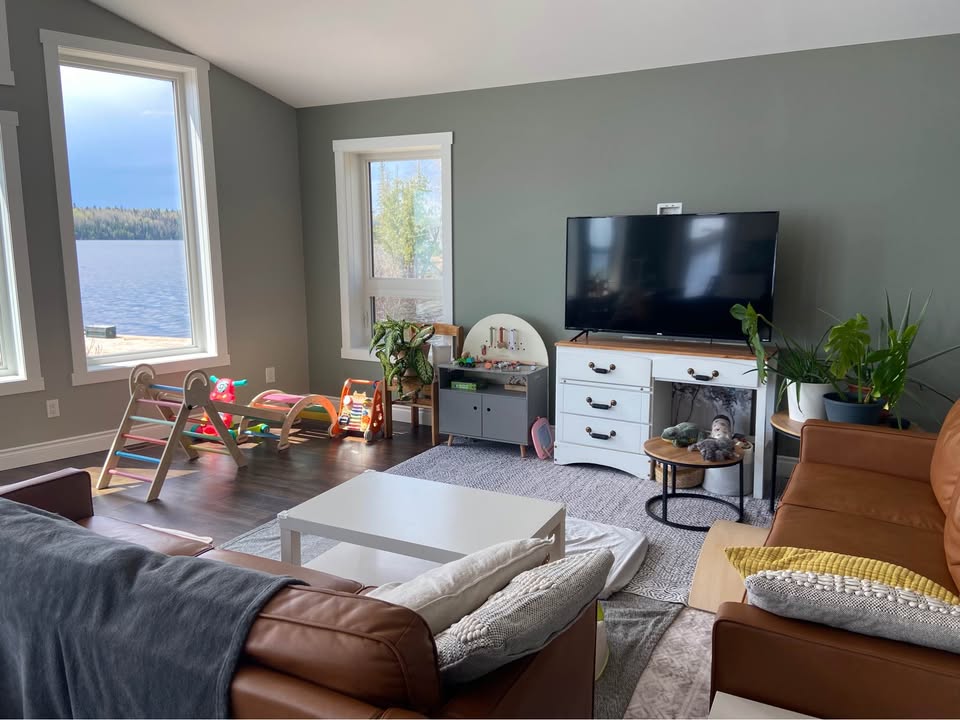 Newly built 3 bedroom family home on Abram Lake