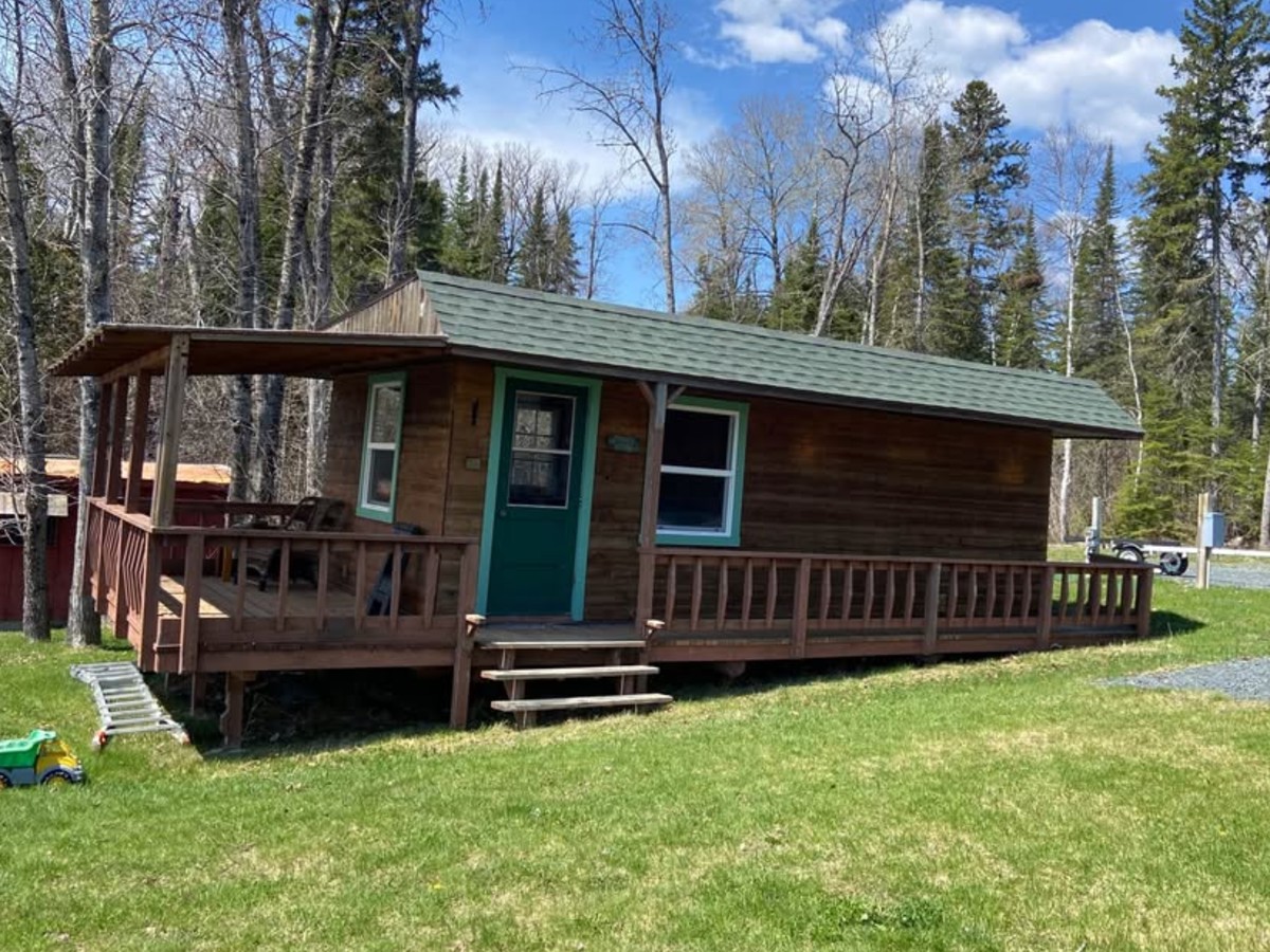 Newly built 3 bedroom family home on Abram Lake