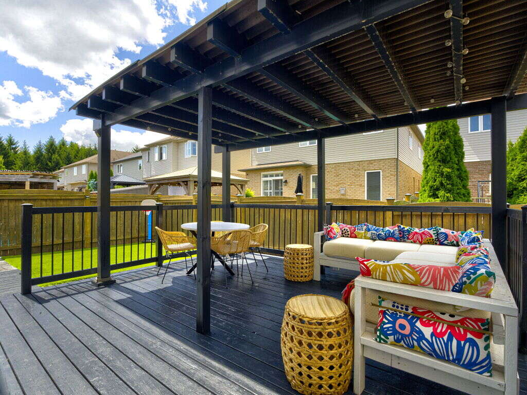 Luxury Living in Hamilton West Mountain 