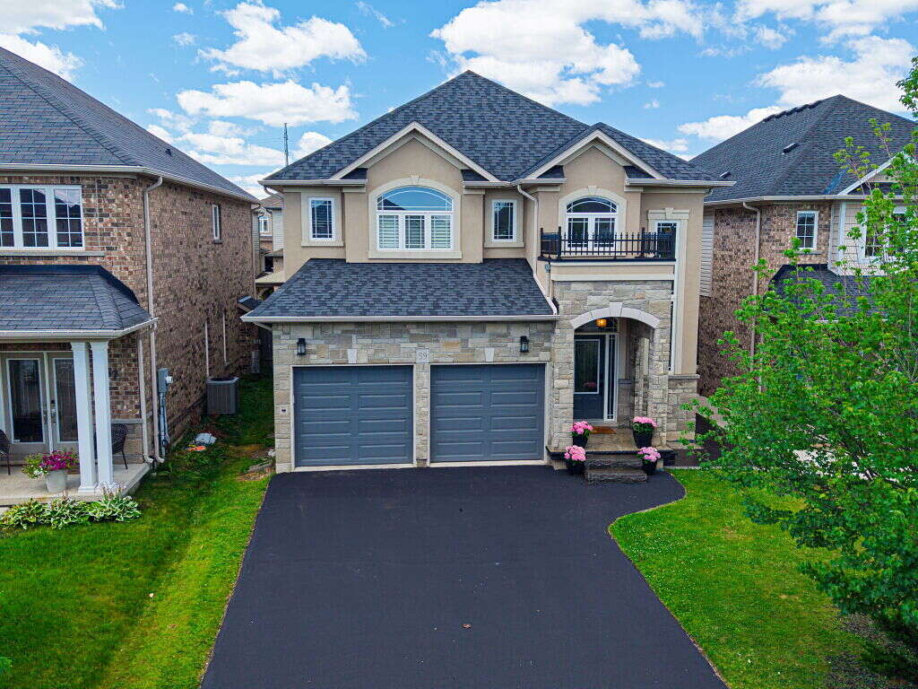 Luxury Living in Hamilton West Mountain 