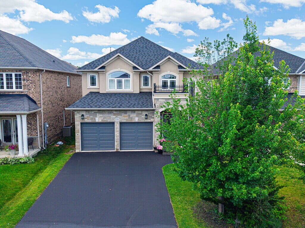Luxury Living in Hamilton West Mountain 