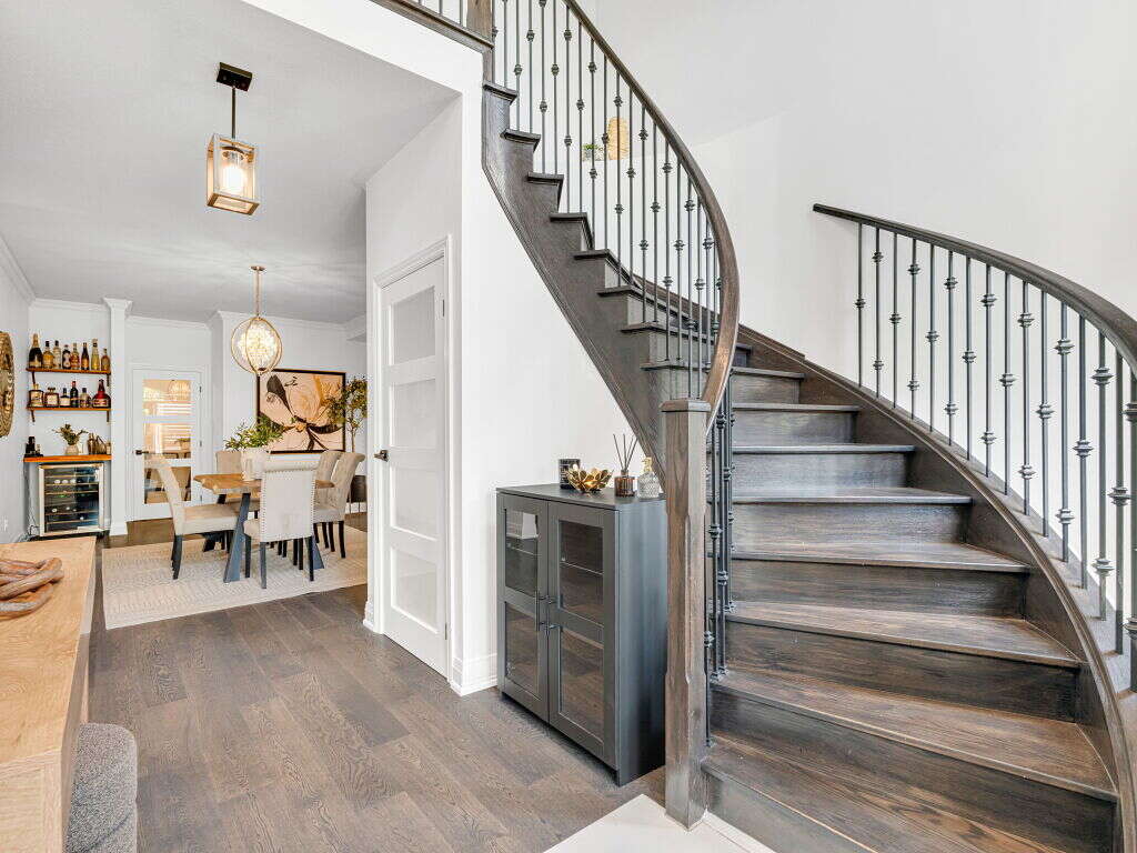 Luxury Living in Hamilton West Mountain 