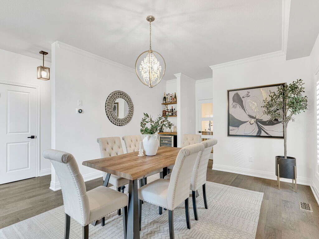 Luxury Living in Hamilton West Mountain 