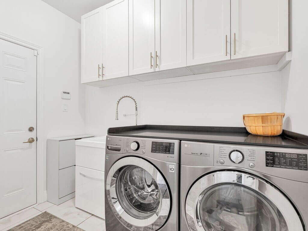 Luxury Living in Hamilton West Mountain 