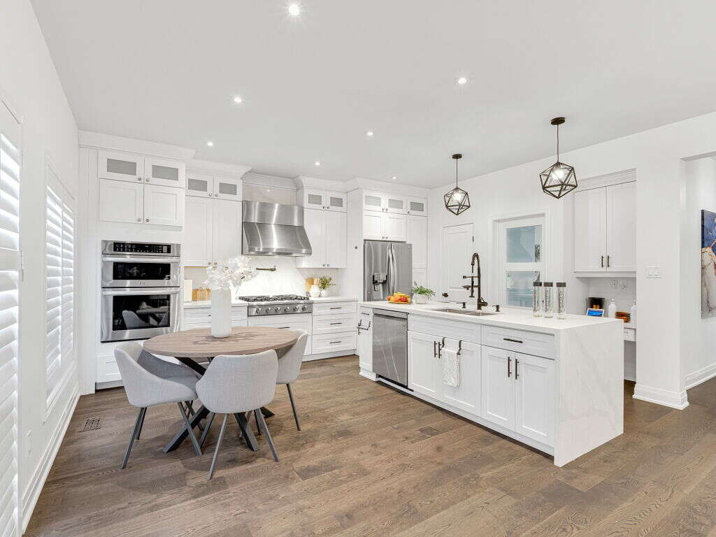 Luxury Living in Hamilton West Mountain 