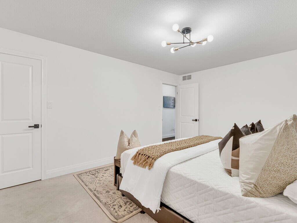 Luxury Living in Hamilton West Mountain 