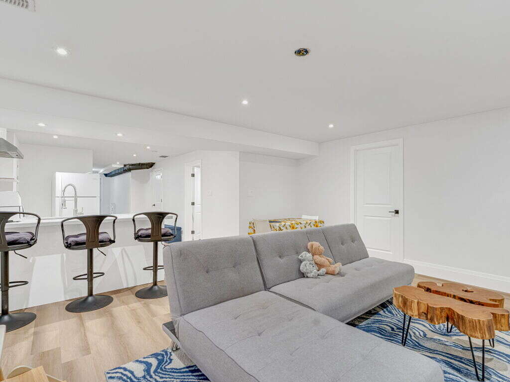 Luxury Living in Hamilton West Mountain 