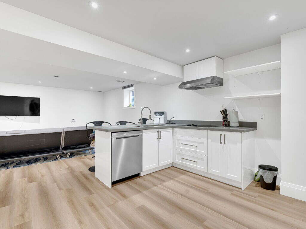 Luxury Living in Hamilton West Mountain 