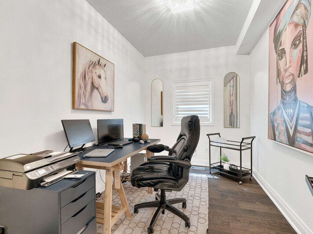 Luxury Living in Hamilton West Mountain 