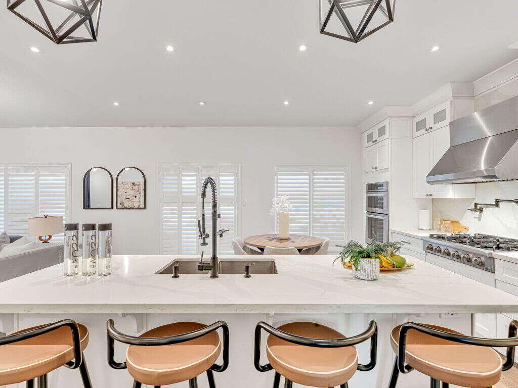 Luxury Living in Hamilton West Mountain 