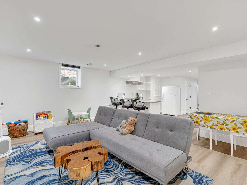 Luxury Living in Hamilton West Mountain 