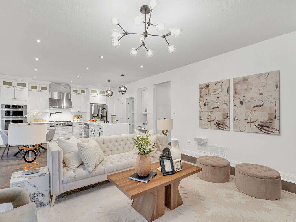Luxury Living in Hamilton West Mountain 