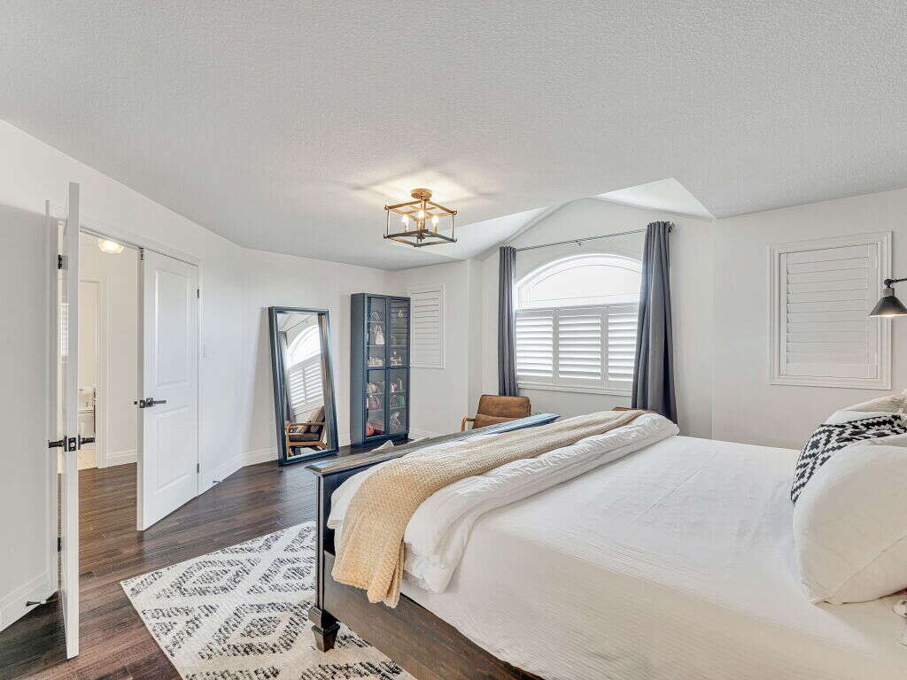 Luxury Living in Hamilton West Mountain 