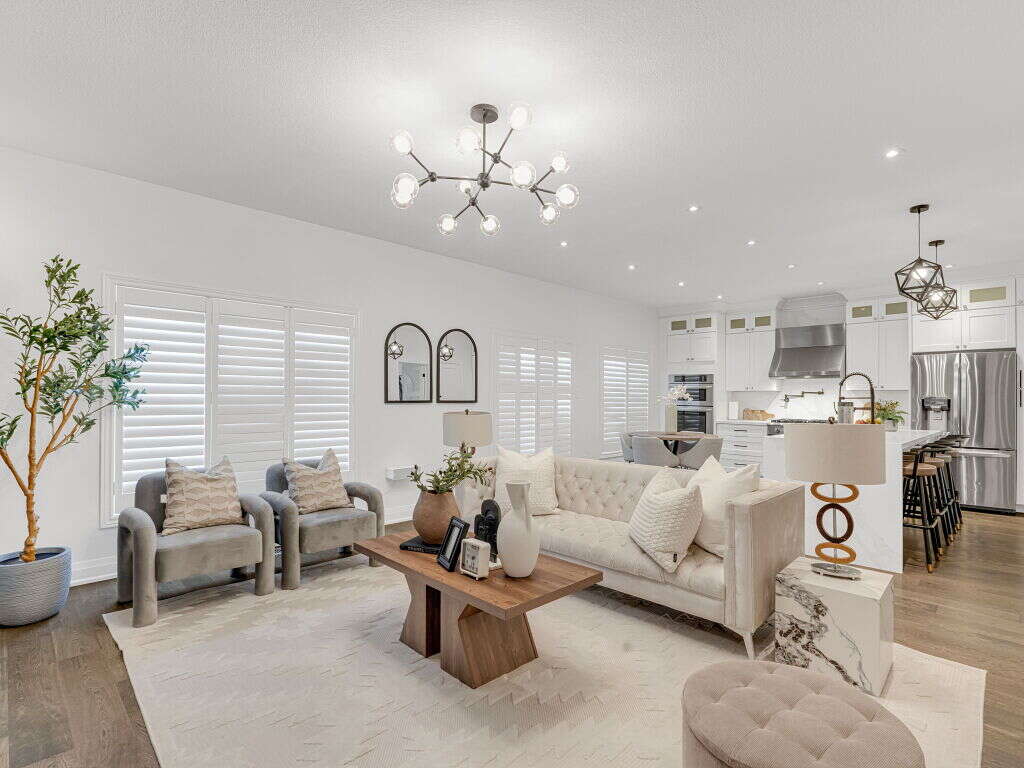 Luxury Living in Hamilton West Mountain 