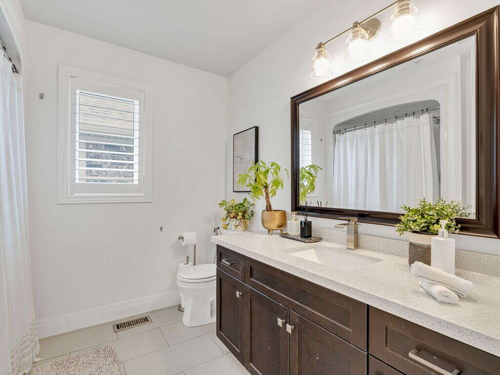 Luxury Living in Hamilton West Mountain 