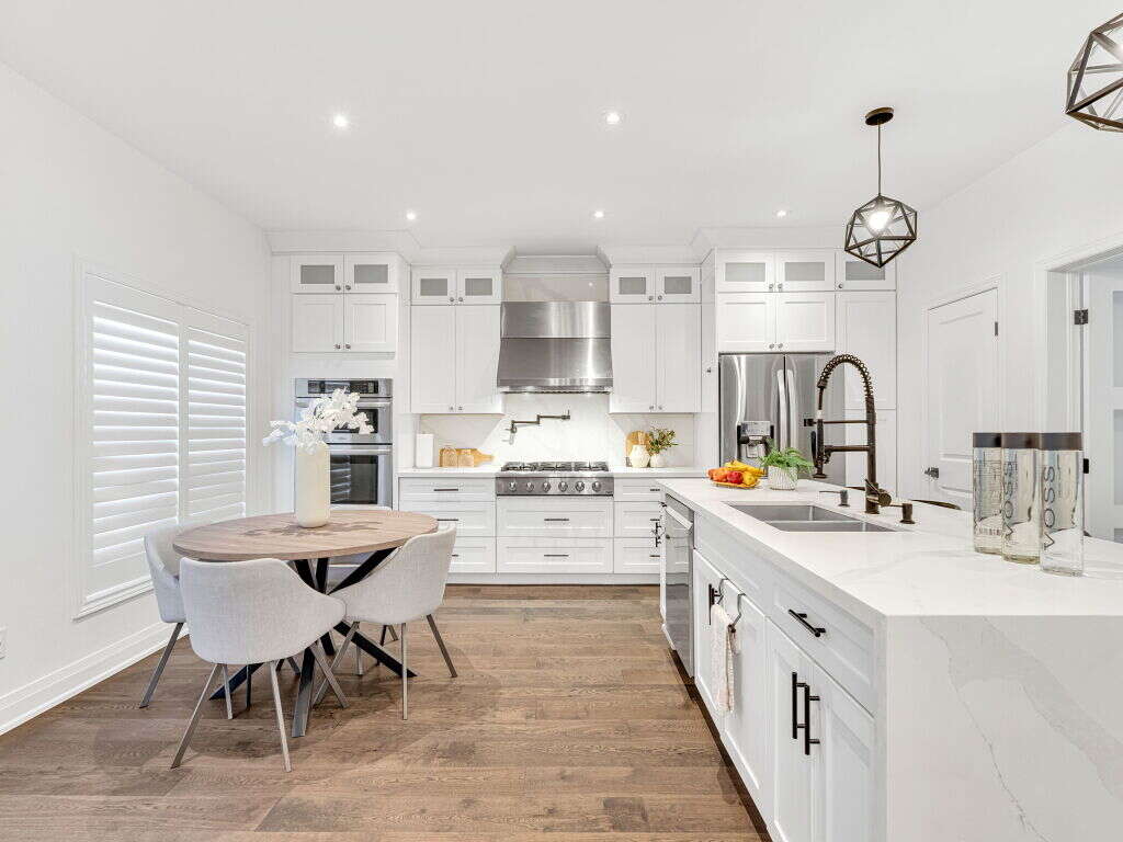 Luxury Living in Hamilton West Mountain 