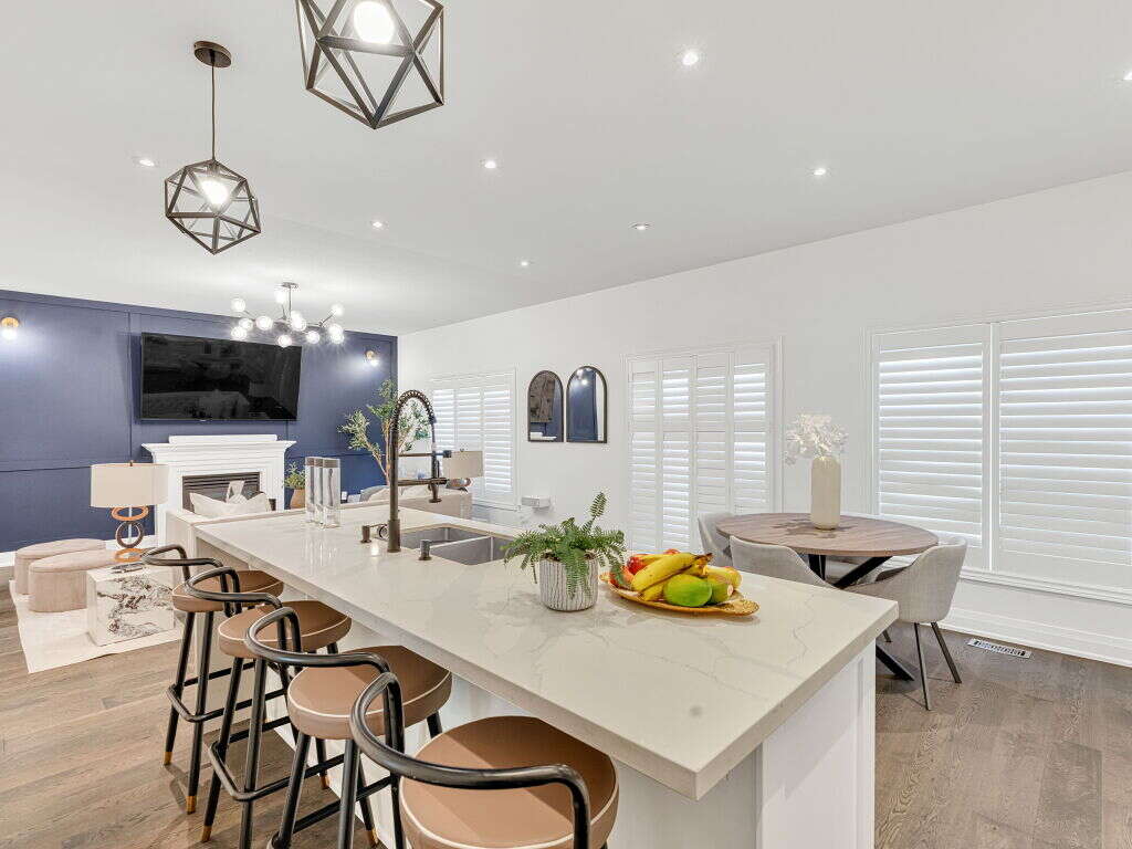 Luxury Living in Hamilton West Mountain 