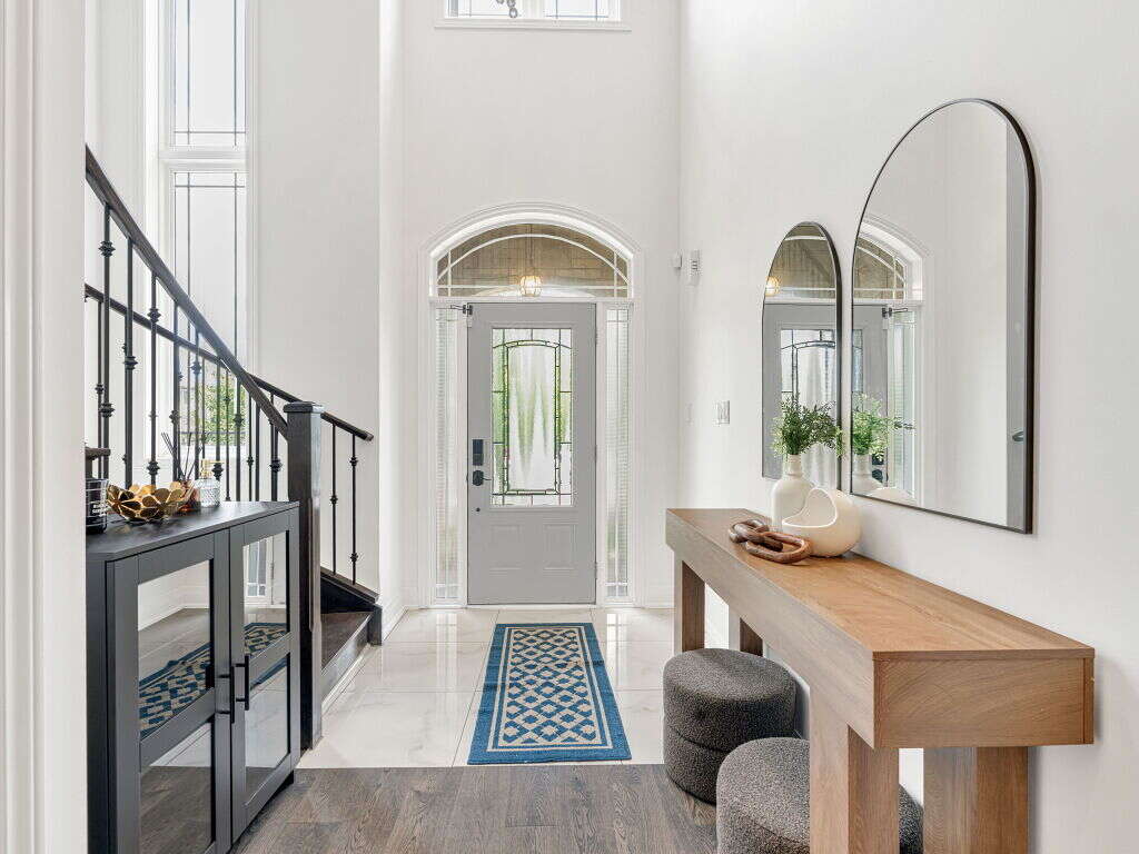 Luxury Living in Hamilton West Mountain 