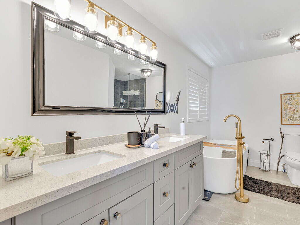 Luxury Living in Hamilton West Mountain 