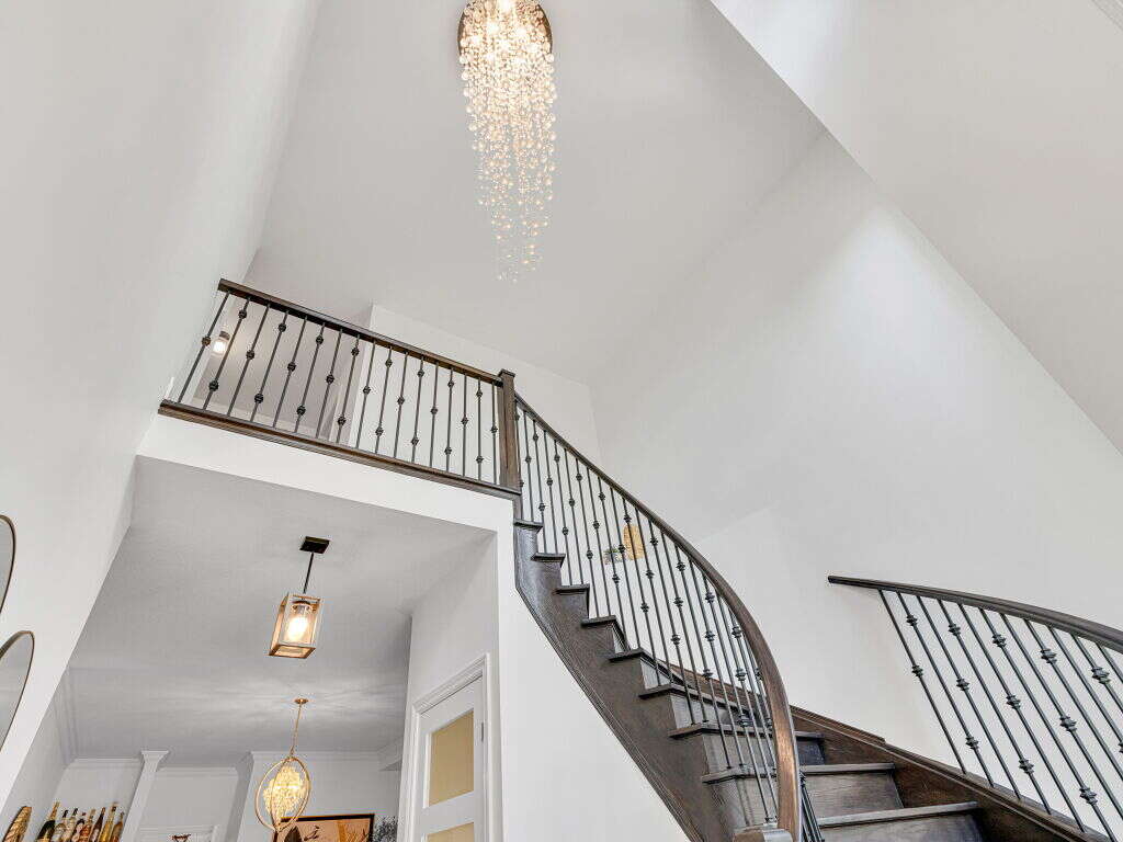 Luxury Living in Hamilton West Mountain 