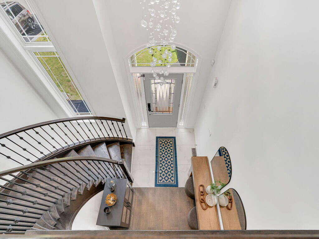 Luxury Living in Hamilton West Mountain 