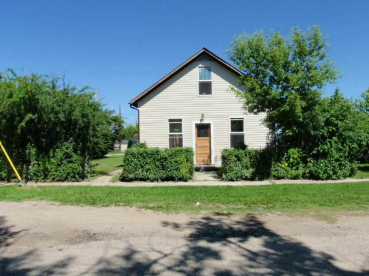 House / Land with Building(s) For Sale in Hafford, SK - 2+2 bed, 1 bath