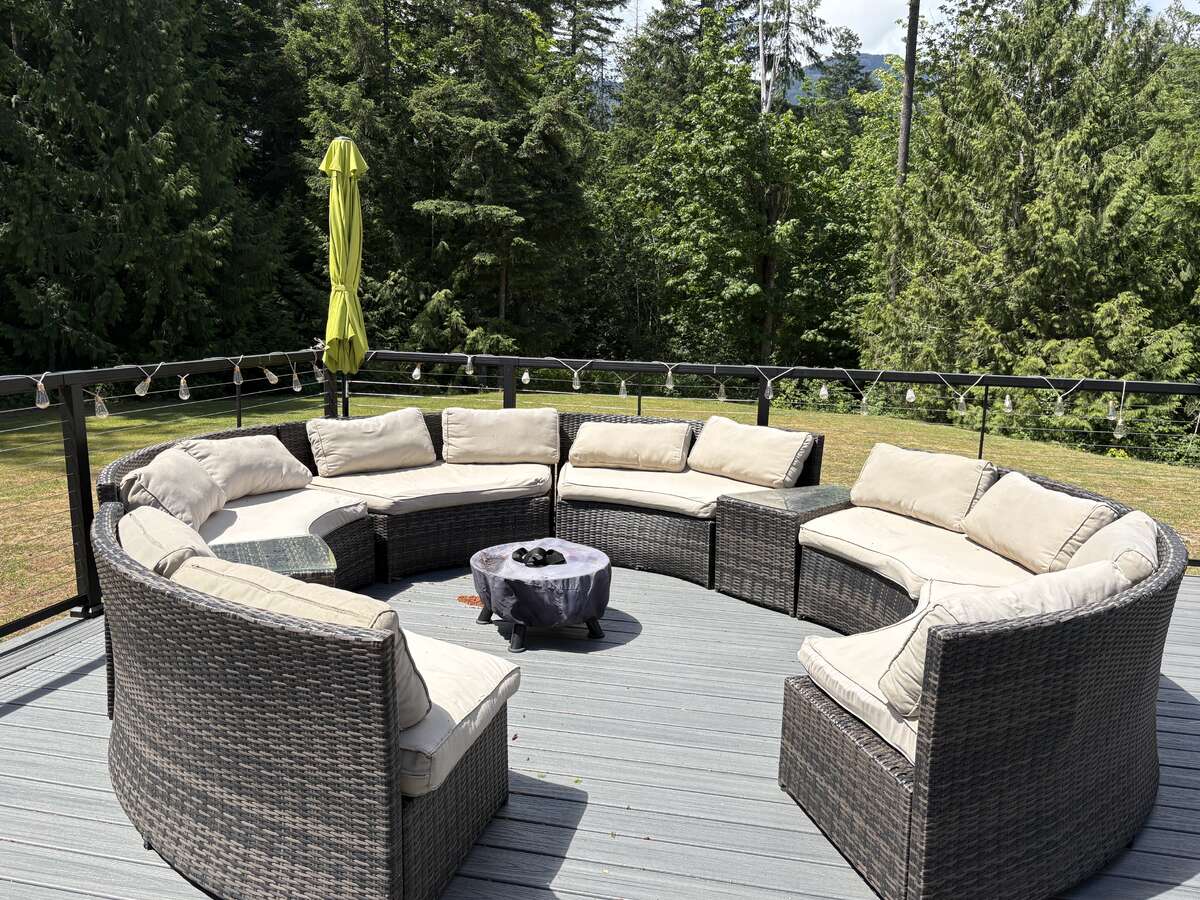 Beautiful large, private back deck