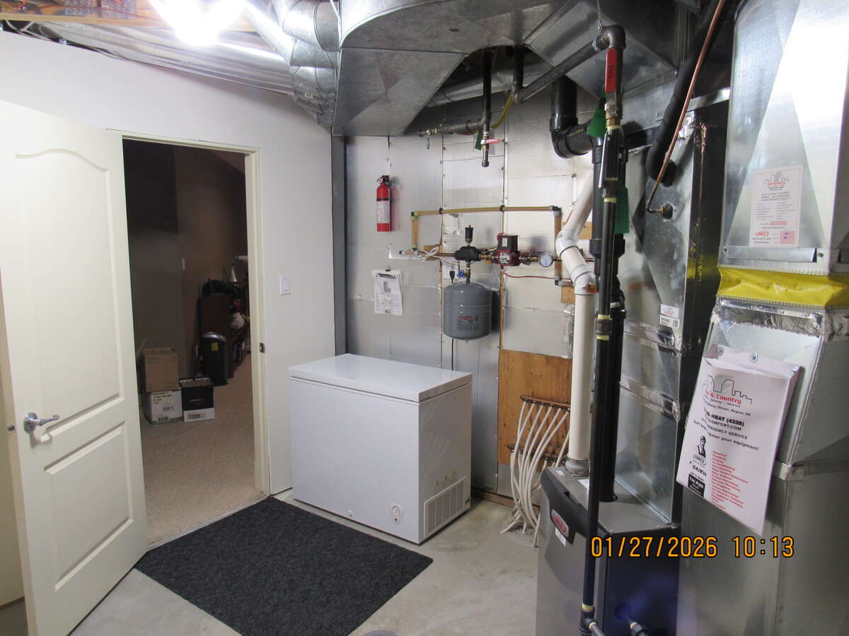 Modern Bungalow Backs Golf Course