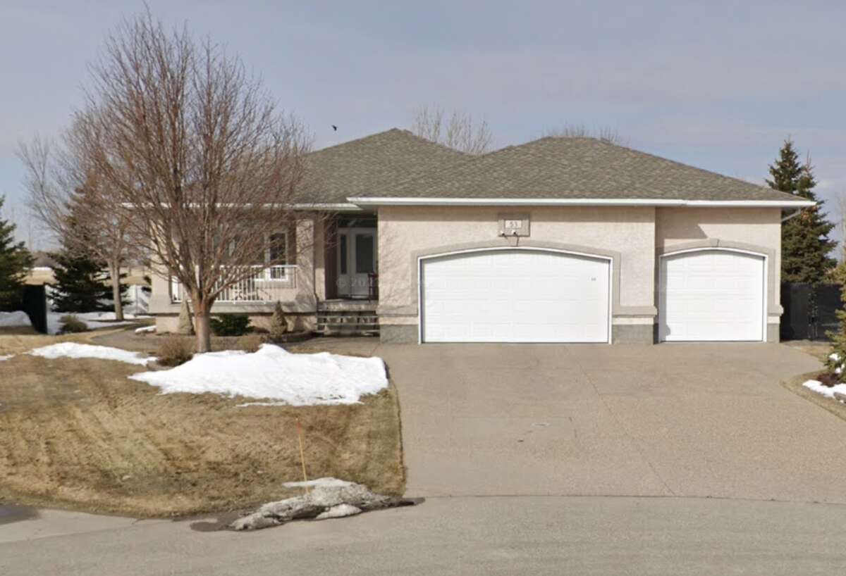 Modern Bungalow Backs Golf Course