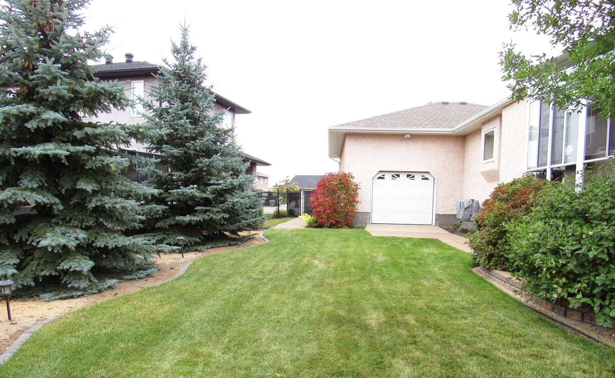 Modern Bungalow Backs Golf Course