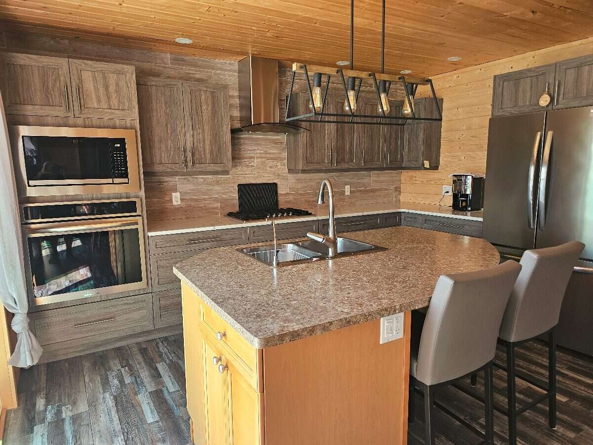 Wake up to lake views, unwind in privacy, and live