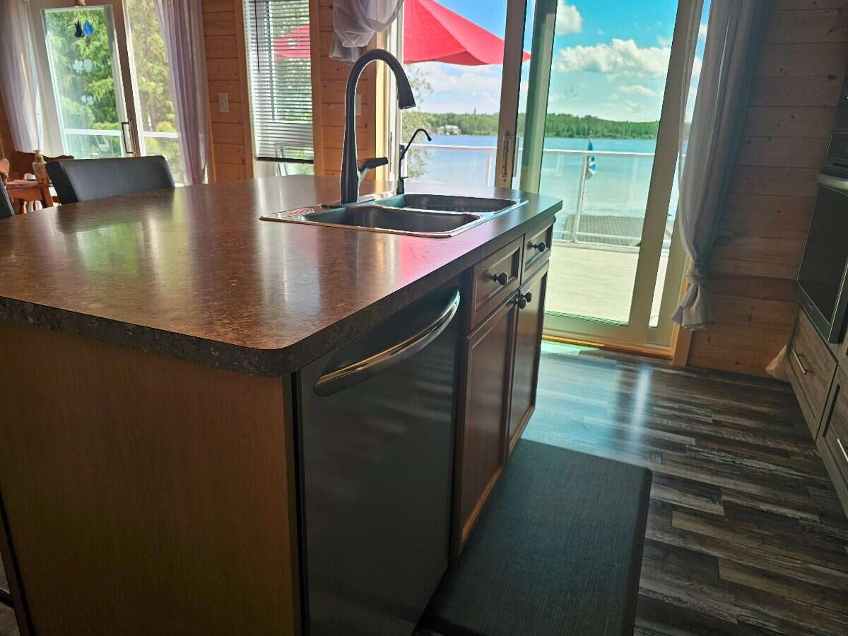 Wake up to lake views, unwind in privacy, and live