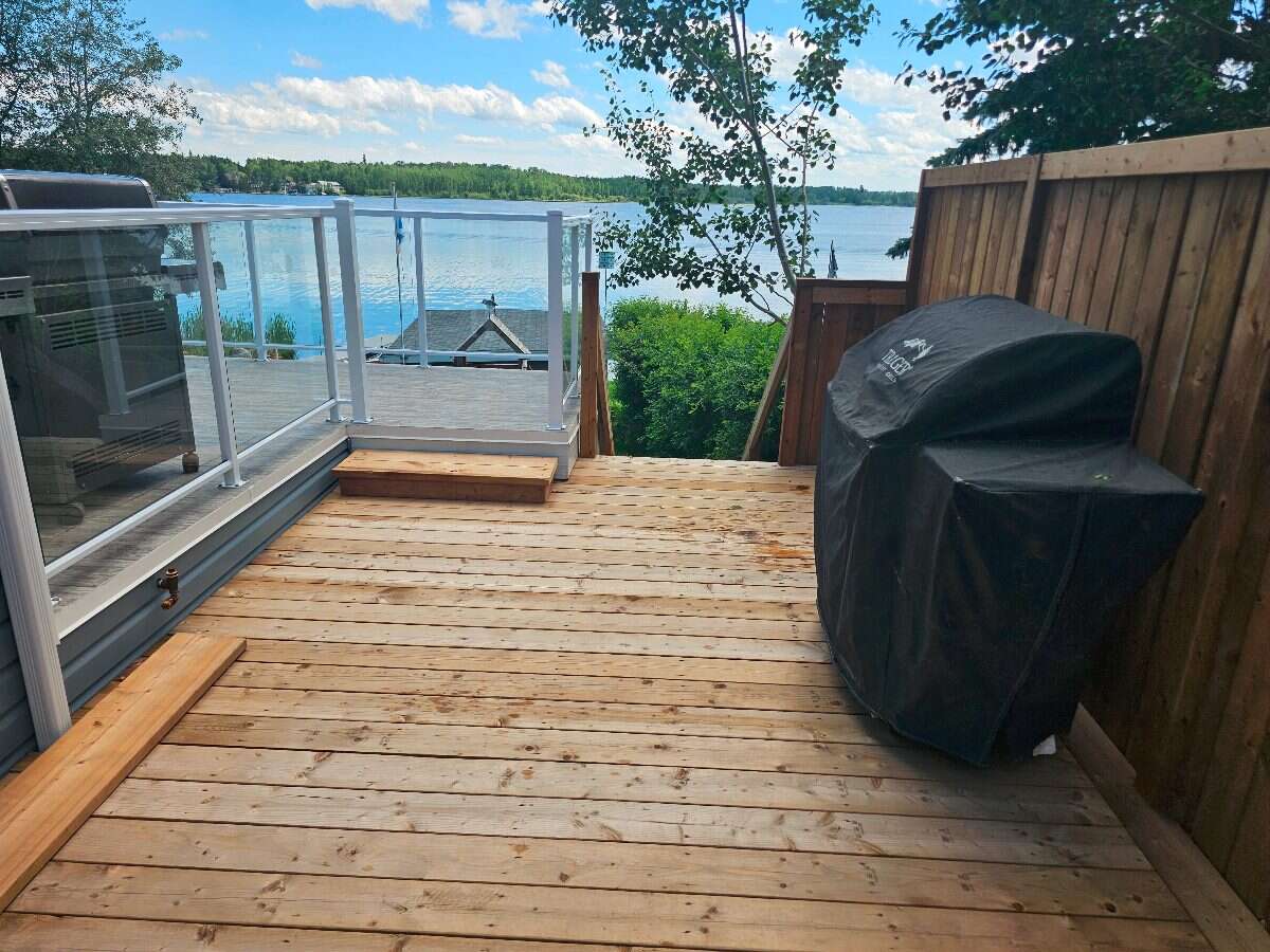Wake up to lake views, unwind in privacy, and live