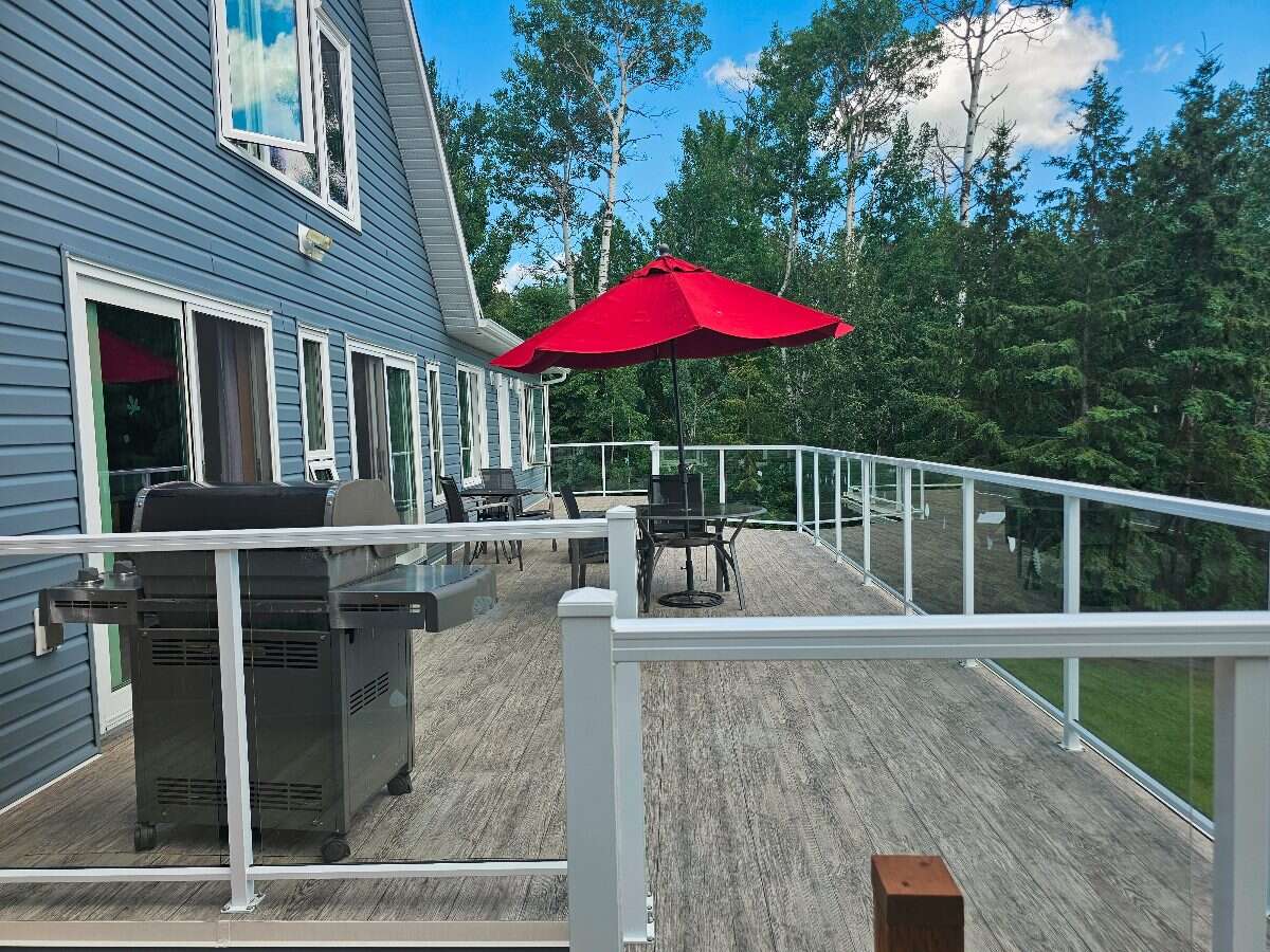 Wake up to lake views, unwind in privacy, and live