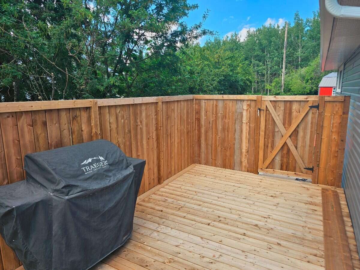 Wake up to lake views, unwind in privacy, and live