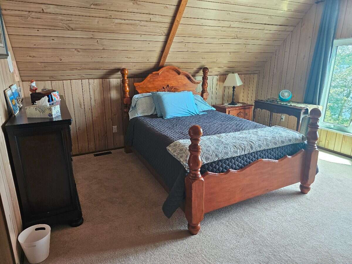 Wake up to lake views, unwind in privacy, and live