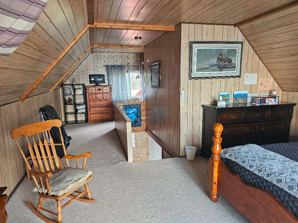 Wake up to lake views, unwind in privacy, and live