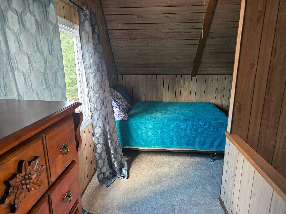 Wake up to lake views, unwind in privacy, and live