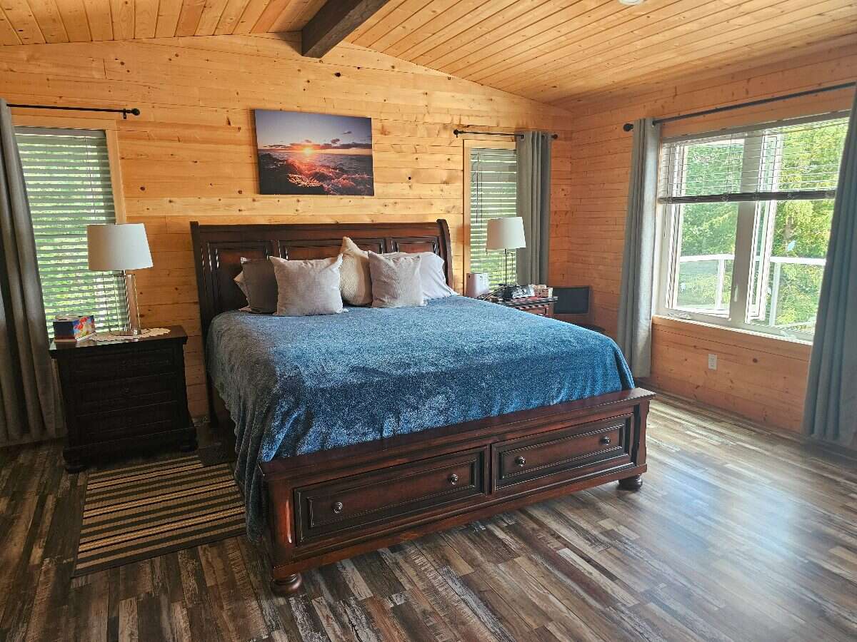 Wake up to lake views, unwind in privacy, and live