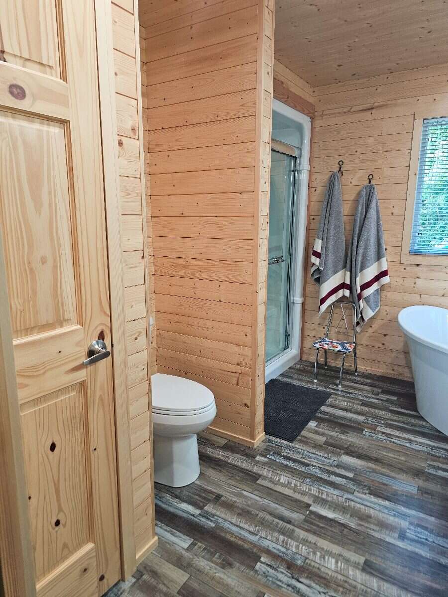 Wake up to lake views, unwind in privacy, and live