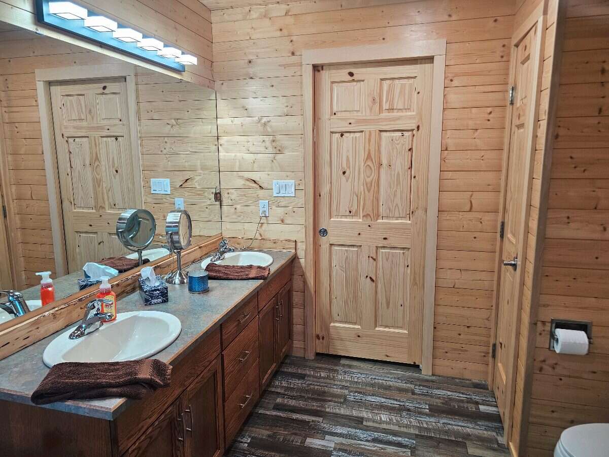 Wake up to lake views, unwind in privacy, and live