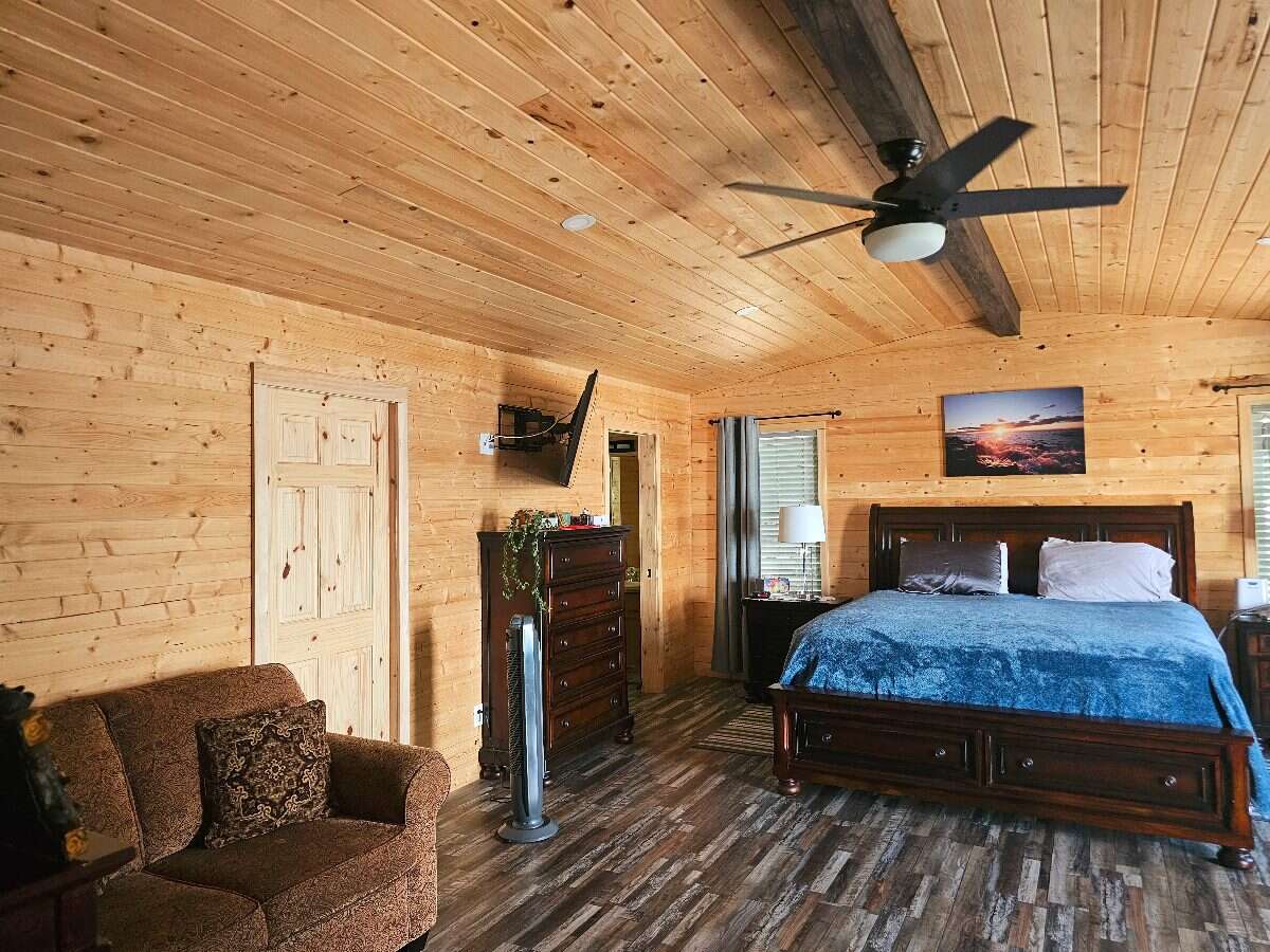 Wake up to lake views, unwind in privacy, and live