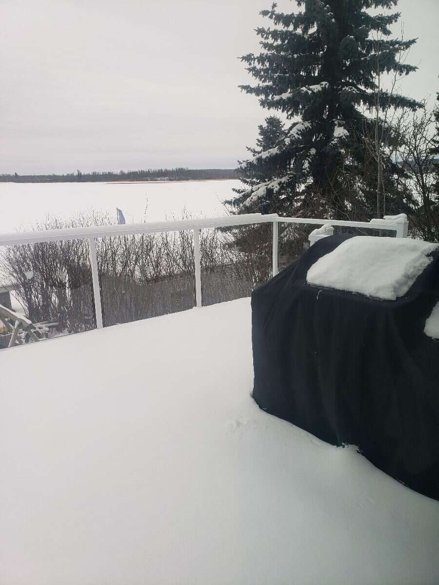 Wake up to lake views, unwind in privacy, and live