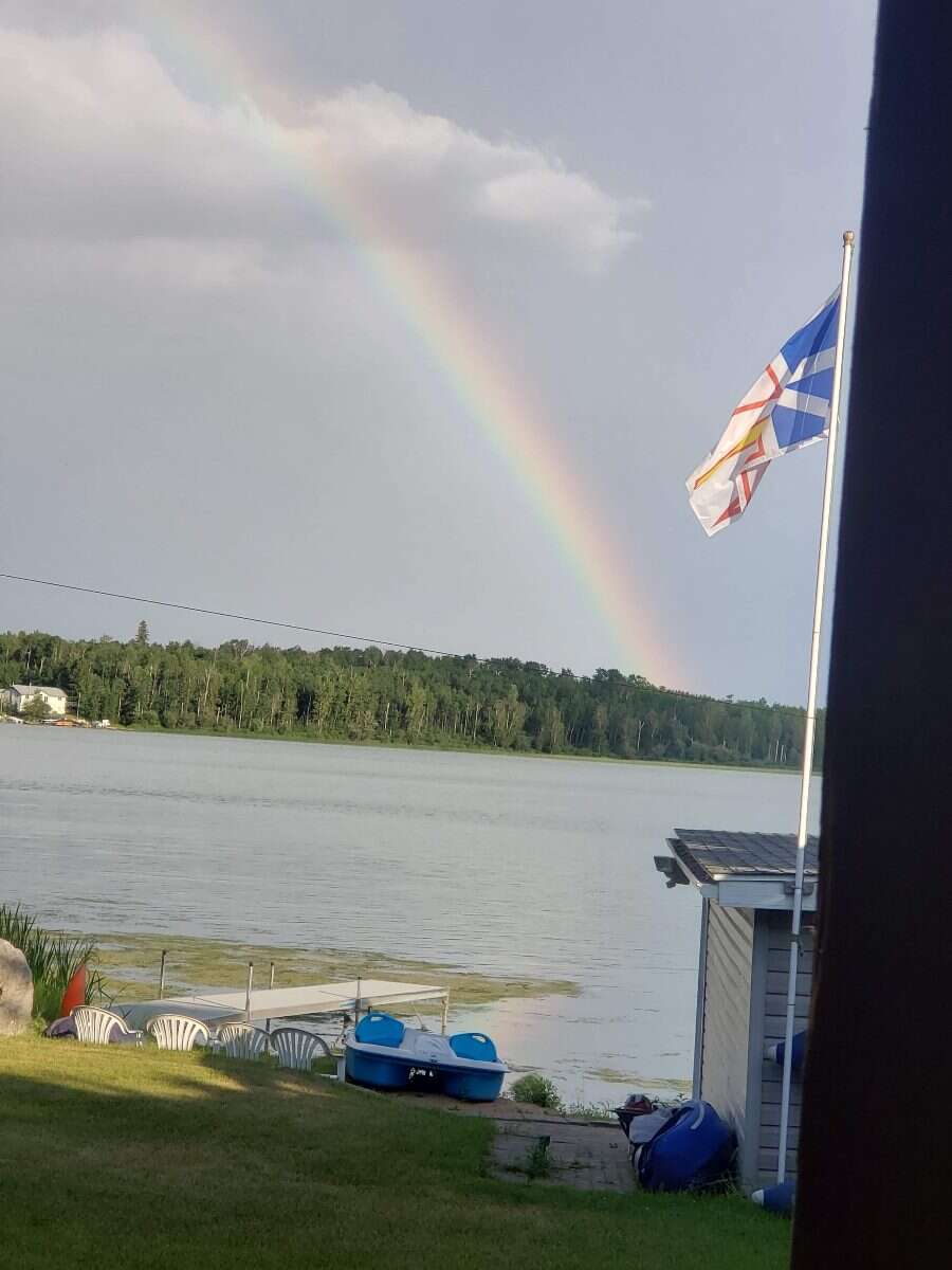 Wake up to lake views, unwind in privacy, and live