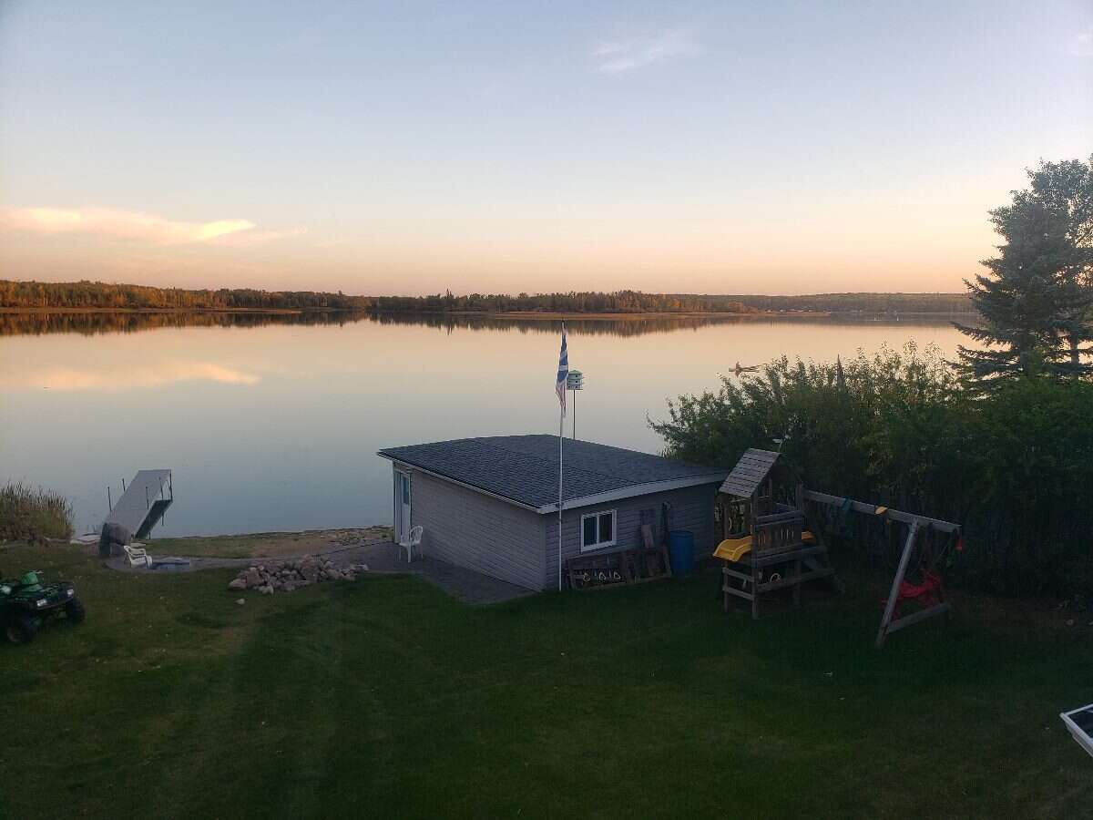 Wake up to lake views, unwind in privacy, and live